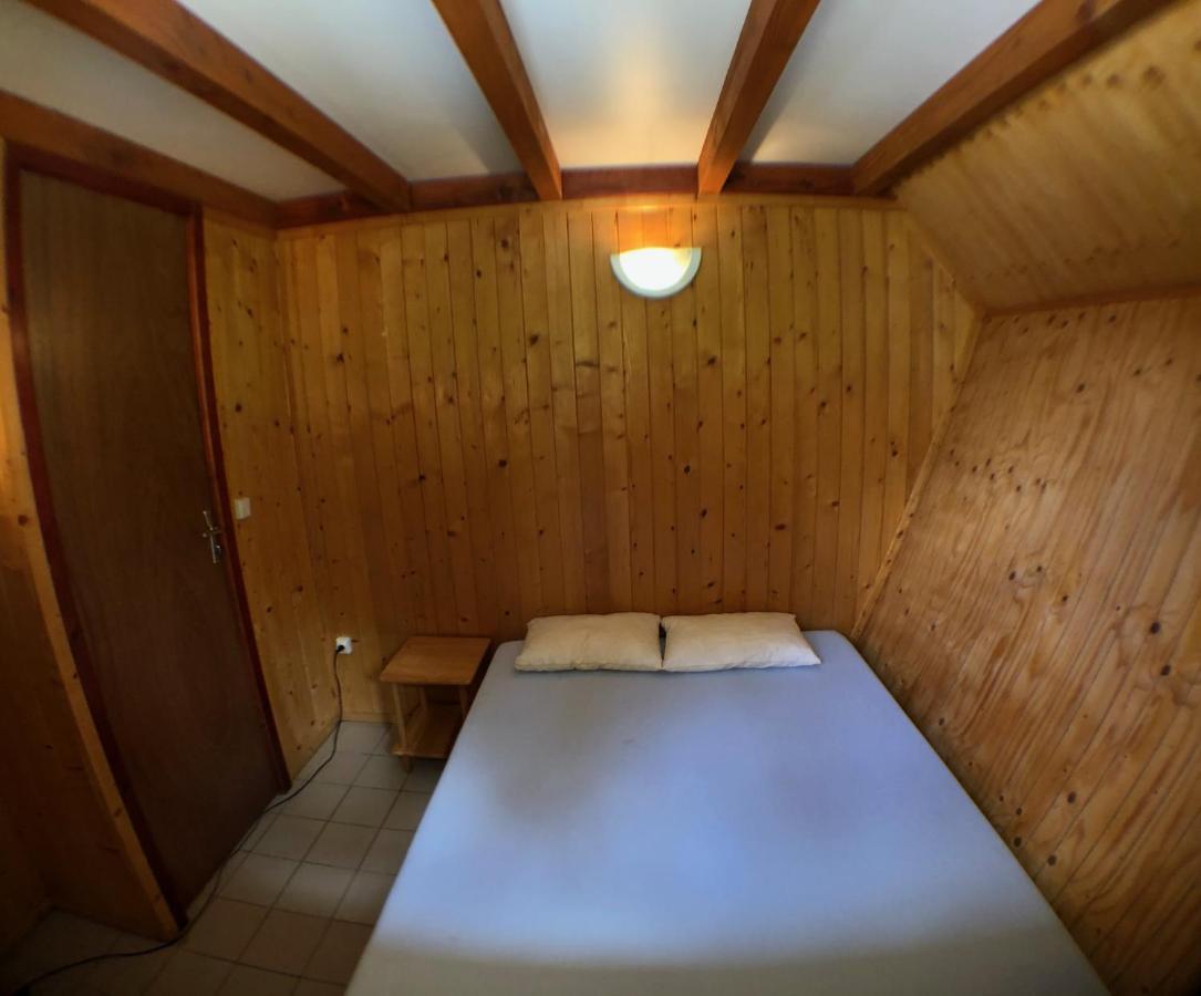 Chalet Dans Le Parc D'Un Manoir Du Xixeme Angles  Ngoại thất bức ảnh
